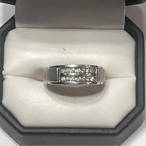 Men’s wedding ring